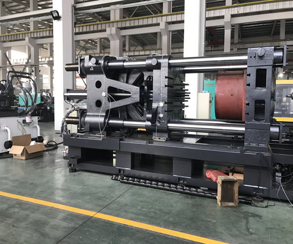 Silla plástica completamente automática que hace máquina la bomba serva control de la temperatura del PID de 800 toneladas