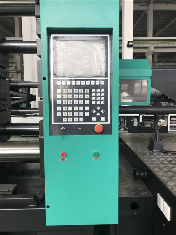 Silla plástica completamente automática que hace máquina la bomba serva control de la temperatura del PID de 800 toneladas